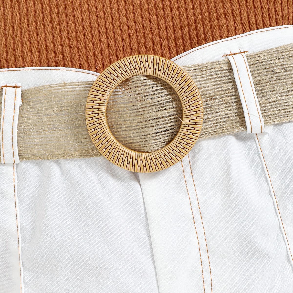 其中一个商品属性被隐藏；